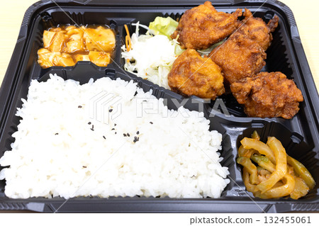 Delicious fried chicken bento Delicious fried chicken bento 132455061