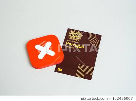 Portuguese passport and refusal cross. Ban on entry or exit in Portugal. Ban on entry of citizens into the country of arrival. Refusal to obtain a passport or citizenship. Portuguese passport and refusal cross. Ban on entry or exit in Portugal. Ban on entry of citizens into the country of arrival. Refusal to obtain a passport or citizenship. 132456007