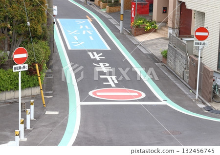 One-way street (Kanayama-cho, Kawaguchi City, Saitama Prefecture) 132456745