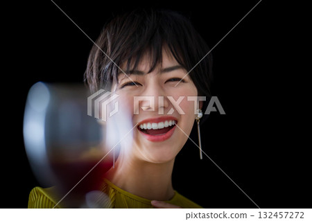 A lovely woman who looks good with wine to toast 132457272