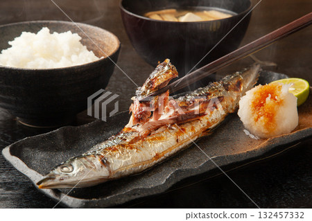 烤秋刀魚套餐 132457332