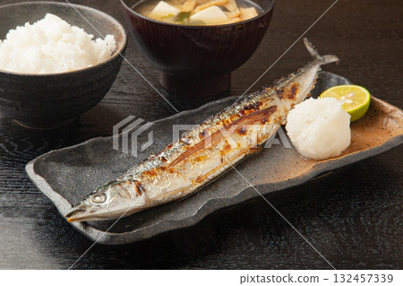 烤秋刀魚套餐 132457339