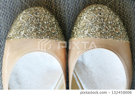 Gold glitter toes sparkling leather shoes Gold glitter toes sparkling leather shoes 132458006