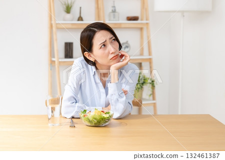 Woman eating salad Woman eating salad 132461387