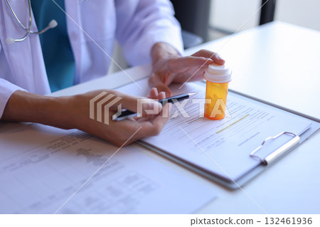 Doctor or General practitioner explain to patient how to use prescribed medicine correctly by explain dosage, frequency, and timing. 132461936