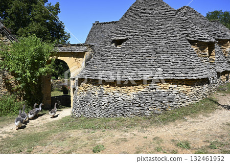 France, Dordogne, Perigord Noir, Dordogne valley, Saint-Andre-d'Allas, cabanes du Breuil, old dry 132461952