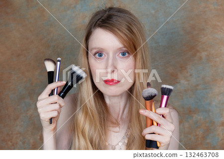Holding make up brushes Holding make up brushes 132463708