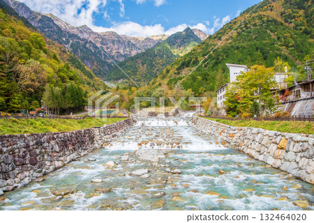 【秋天的奧飛彈】從新穗高溫泉眺望北阿爾卑斯山 【秋天的奧飛彈】從新穗高溫泉眺望北阿爾卑斯山 132464020