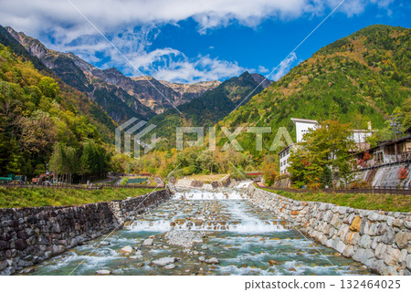 【秋天的奧飛彈】從新穗高溫泉眺望北阿爾卑斯山 【秋天的奧飛彈】從新穗高溫泉眺望北阿爾卑斯山 132464025