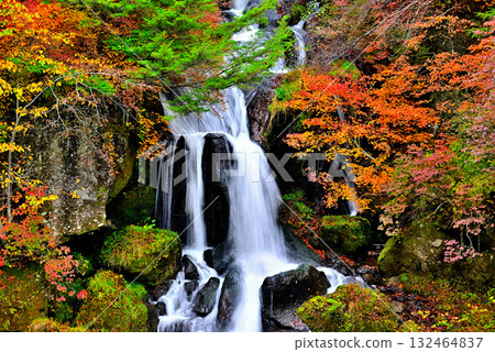 Autumn leaves at Ryuzu Falls in Oku-Nikko 132464837