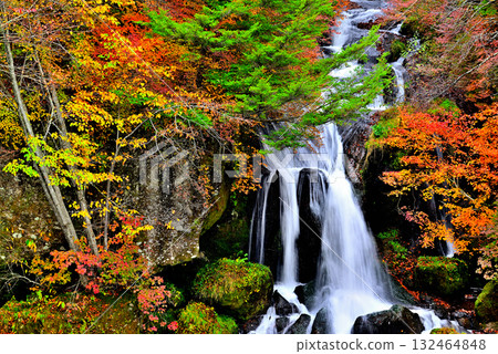 Autumn leaves at Ryuzu Falls in Oku-Nikko 132464848