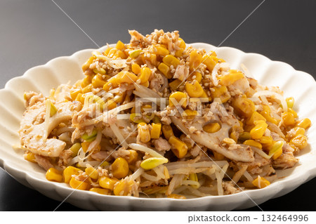 烤玉米、鮪魚、蓮藕和豆芽 132464996
