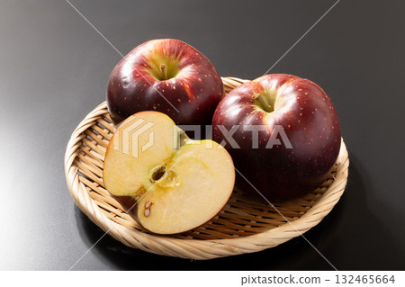 [Yamagata Prefecture Apples] Akiakari 132465664