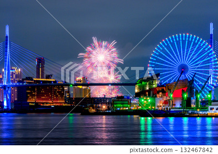 Night view of Osaka Port and Yodogawa fireworks Night view of Osaka Port and Yodogawa fireworks 132467842