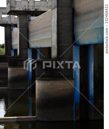 Yoro River, concrete movable weir, Ichihara City, Chiba Prefecture Yoro River, concrete movable weir, Ichihara City, Chiba Prefecture 132468412
