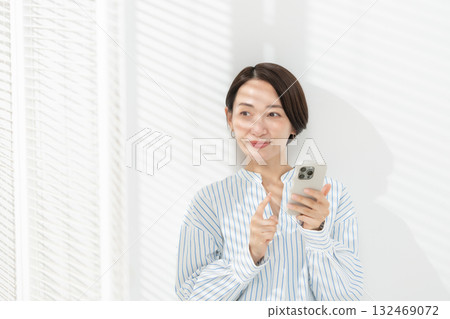 Female smartphone smartphone Female smartphone smartphone 132469072