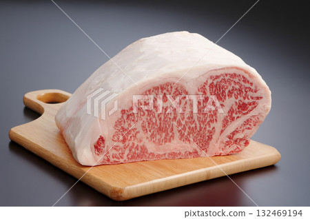 Kuroge Wagyu beef sirloin steak Kuroge Wagyu beef sirloin steak 132469194