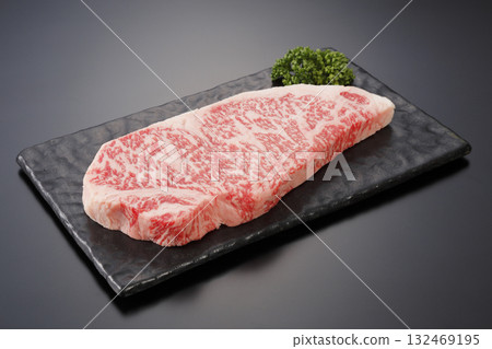 Kuroge Wagyu beef sirloin steak Kuroge Wagyu beef sirloin steak 132469195