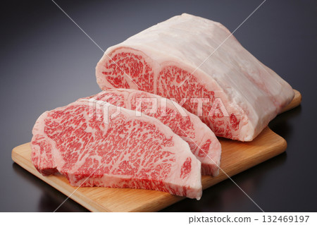 Kuroge Wagyu beef sirloin steak Kuroge Wagyu beef sirloin steak 132469197