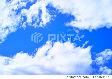 藍色的天空和雲圖像 132469514