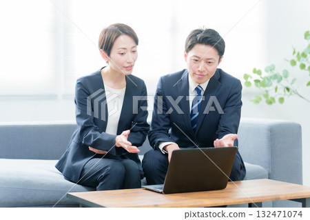 Business people having a meeting using a computer 132471074