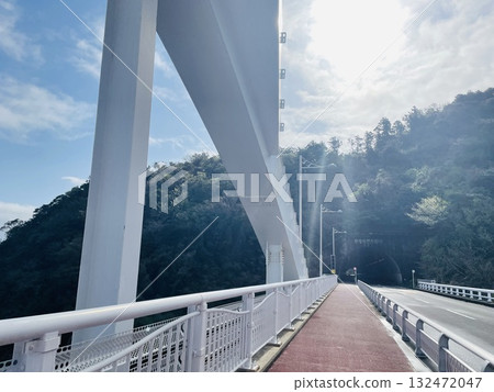 Sunshine and bridge road Sunshine and bridge road 132472047