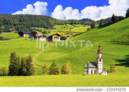 美麗的歐洲鄉村與歐式教堂的結合 132474272