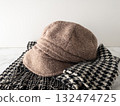 溫暖的報童帽和格子圍巾 132474725