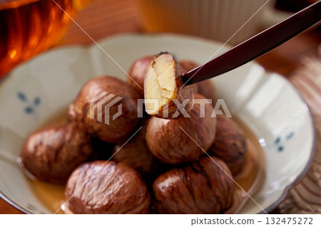 Chestnuts simmered in their skins | Autumn Japanese sweets 132475272