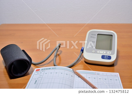 Sphygmomanometer Image of blood pressure management with a home blood pressure monitor Sphygmomanometer Image of blood pressure management with a home blood pressure monitor 132475812
