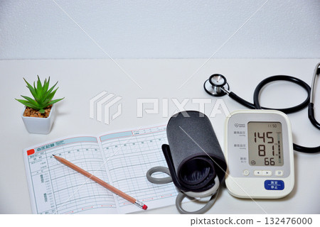 Sphygmomanometer Image of blood pressure management with a home blood pressure monitor Sphygmomanometer Image of blood pressure management with a home blood pressure monitor 132476000