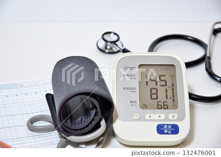 Sphygmomanometer Image of blood pressure management with a home blood pressure monitor 132476001