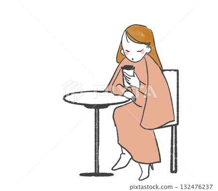 在咖啡館放鬆的女人 132476237
