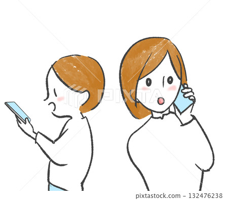 一名婦女談話在手機 一名婦女談話在手機 132476238