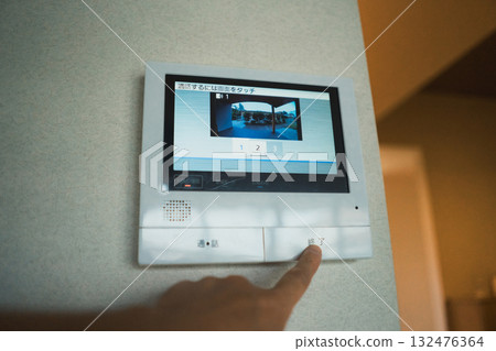 Intercom with monitor 132476364