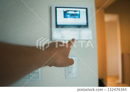 Intercom with monitor 132476365
