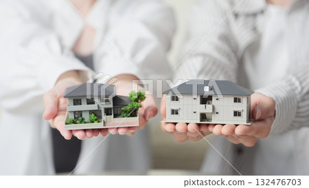 亞洲夫婦比較房產 132476703