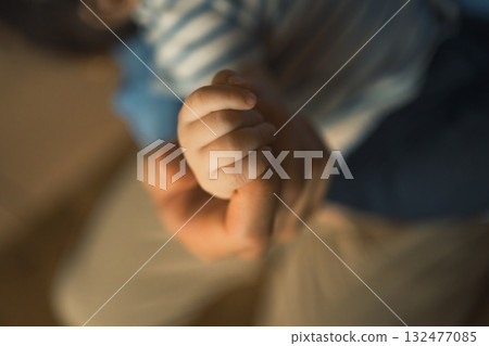 baby, infant, hand 132477085