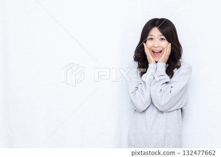 Smiling and surprised woman 132477662