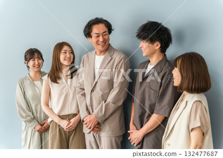 公司辦公室男女商務人士/辦公休閒(就業/人力資源/轉行/發展) 公司辦公室男女商務人士/辦公休閒(就業/人力資源/轉行/發展) 132477687