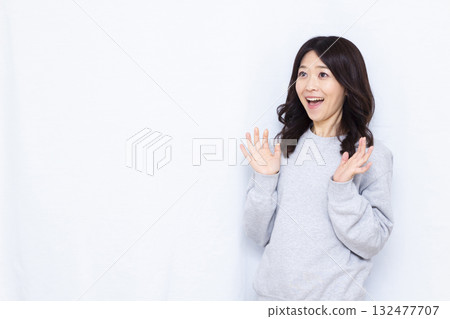 驚訝又驚訝的女人 132477707