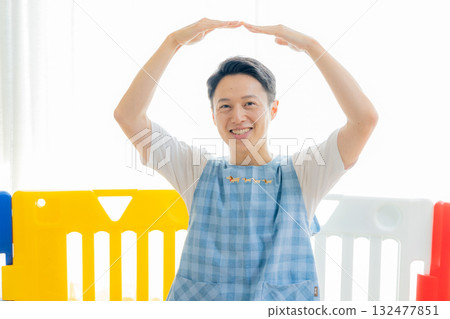 Male nursery teacher 132477851