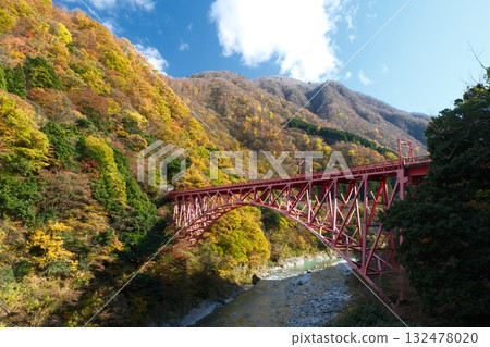 宇奈月溫泉街的深秋 宇奈月溫泉街的深秋 132478020