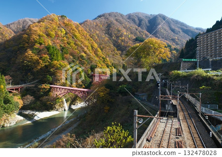Late autumn in Unazuki Onsen town 132478028