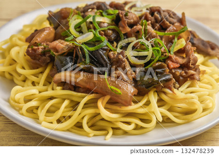 豬肉茄子炒麵 132478239