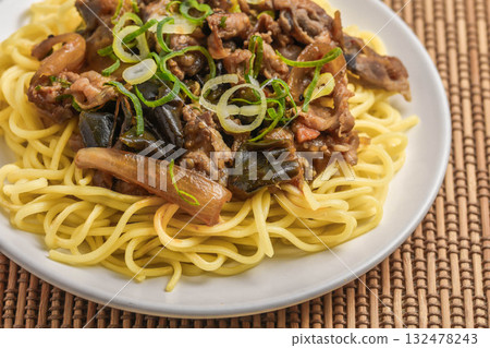 Pork and eggplant fried noodles 132478243
