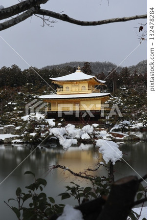 Snow makeup Kinkakuji 132478284