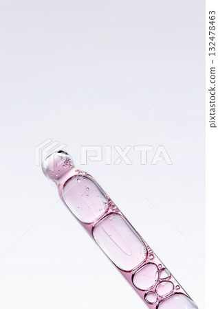 Skin serum in a pipette. A cosmetic product for body care. White background. Copy space 132478463