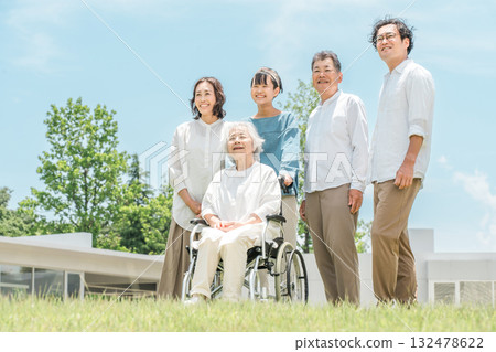 Three-generation family visiting elderly care facility, hospital, family 132478622