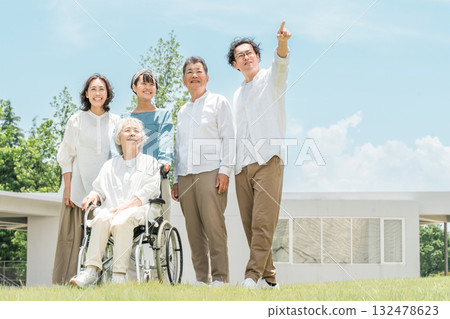 Three-generation family visiting elderly care facility, hospital, family 132478623